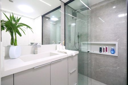 Apartamento à venda com 107m², 3 quartos e 2 vagas Apartamento à venda com 107m², 3 quartos e 2 vagasBanheiro da Suíte