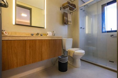 Banheiro de kitnet/studio para alugar com 1 quarto, 26m² em Jardins, São Paulo