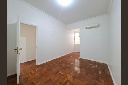 Apartamento à venda com 126m², 3 quartos e 1 vaga Apartamento à venda com 126m², 3 quartos e 1 vagaSuíte
