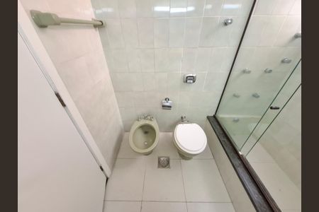Apartamento à venda com 126m², 3 quartos e 1 vaga Apartamento à venda com 126m², 3 quartos e 1 vagaBanheiro da Suíte