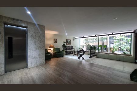 Apartamento à venda com 165m², 3 quartos e 1 vaga Apartamento à venda com 165m², 3 quartos e 1 vagaHall