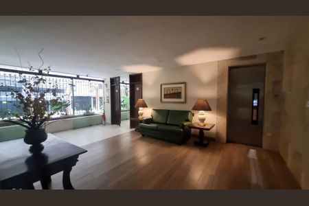 Apartamento à venda com 165m², 3 quartos e 1 vaga Apartamento à venda com 165m², 3 quartos e 1 vagaHall
