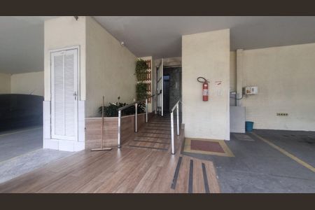 Apartamento à venda com 165m², 3 quartos e 1 vaga Apartamento à venda com 165m², 3 quartos e 1 vagaHall