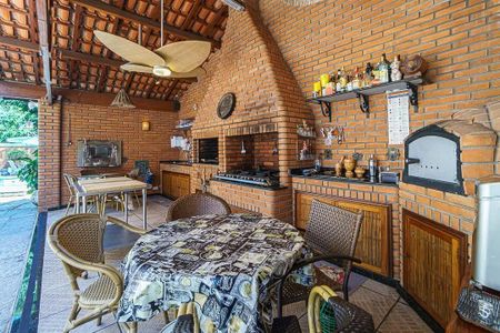 Casa à venda com 4 quartos, 604m² em Vila Madalena, São Paulo