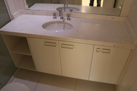 Apartamento à venda com 79m², 2 quartos e 2 vagasBanheiro da Suíte