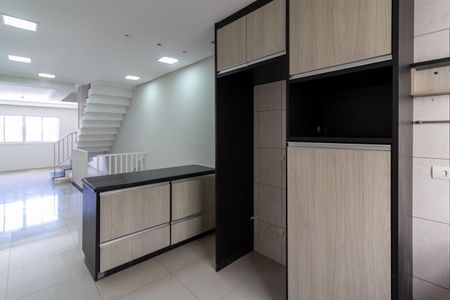 Casa à venda com 132m², 3 quartos e 2 vagas Casa à venda com 132m², 3 quartos e 2 vagasCozinha