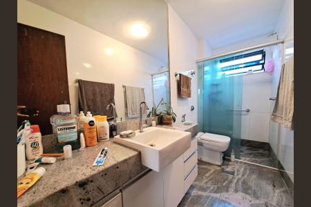 Apartamento à venda com 149m², 3 quartos e 2 vagas Apartamento à venda com 149m², 3 quartos e 2 vagasBanheiro da Suíte