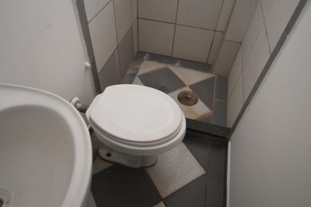 Banheiro de kitnet/studio para alugar com 1 quarto, 17m² em Cidade Universitária, Campinas