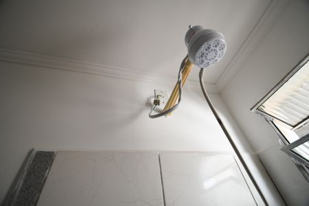 Banheiro de kitnet/studio para alugar com 1 quarto, 17m² em Cidade Universitária, Campinas