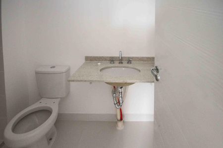 Apartamento para alugar com 73m², 2 quartos e 1 vaga Apartamento para alugar com 73m², 2 quartos e 1 vagaBanheiro da Suite