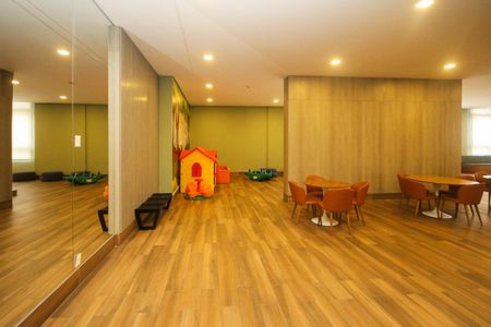 Apartamento para alugar com 73m², 2 quartos e 1 vaga Apartamento para alugar com 73m², 2 quartos e 1 vagaÁrea comum - Salão de festas