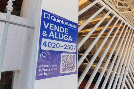Casa à venda com 140m², 2 quartos e 3 vagas Casa à venda com 140m², 2 quartos e 3 vagasPlaquinha