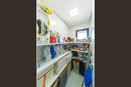 Apartamento à venda com 125m², 3 quartos e 3 vagas Apartamento à venda com 125m², 3 quartos e 3 vagasDespensa