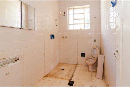 Casa à venda com 170m², 2 quartos e 2 vagas Casa à venda com 170m², 2 quartos e 2 vagasBanheiro