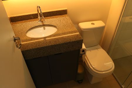 Banheiro de kitnet/studio para alugar com 1 quarto, 26m² em Perdizes, São Paulo