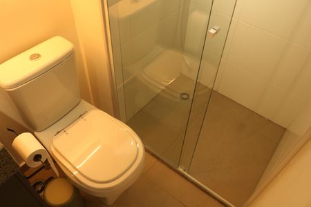 Banheiro de kitnet/studio para alugar com 1 quarto, 26m² em Perdizes, São Paulo
