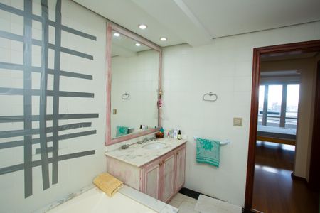 Apartamento à venda com 277m², 4 quartos e 2 vagasBanheiro da Suíte 1