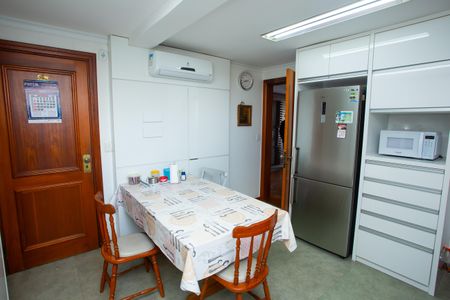 Apartamento à venda com 277m², 4 quartos e 2 vagasCozinha