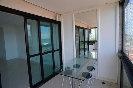 Apartamento para alugar com 182m², 5 quartos e 3 vagasVaranda