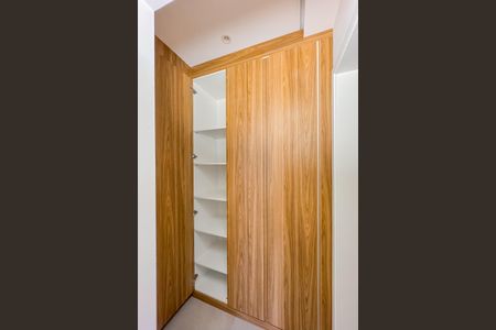 Apartamento à venda com 72m², 1 quarto e 1 vaga Apartamento à venda com 72m², 1 quarto e 1 vagaCorredor - Armários