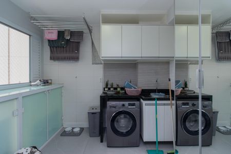 Apartamento à venda com 124m², 3 quartos e 3 vagas Apartamento à venda com 124m², 3 quartos e 3 vagasÁrea de Serviço