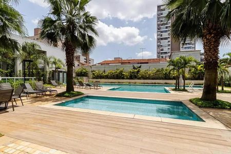 Apartamento à venda com 124m², 3 quartos e 3 vagas Apartamento à venda com 124m², 3 quartos e 3 vagasÁrea comum - Piscina