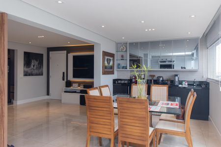 Apartamento à venda com 124m², 3 quartos e 3 vagas Apartamento à venda com 124m², 3 quartos e 3 vagasVaranda