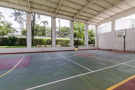 Apartamento à venda com 124m², 3 quartos e 3 vagas Apartamento à venda com 124m², 3 quartos e 3 vagasÁrea comum - Quadra poliesportiva
