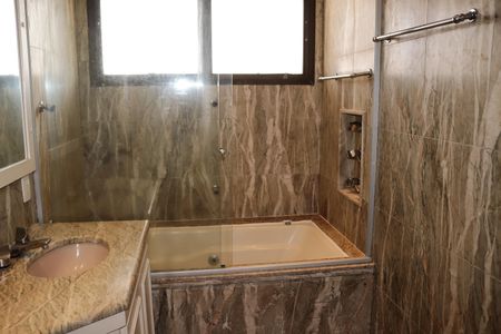 Apartamento para alugar com 344m², 4 quartos e 5 vagasBanheiro da Suíte 3