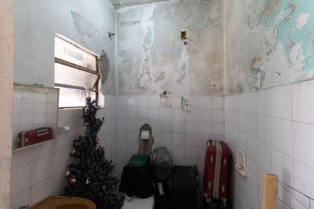 Casa à venda com 130m², 2 quartos e 3 vagas Casa à venda com 130m², 2 quartos e 3 vagasBanheiro de Serviço