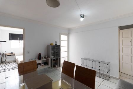 Casa à venda com 130m², 2 quartos e 3 vagas Casa à venda com 130m², 2 quartos e 3 vagasSala
