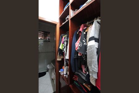 Casa à venda com 210m², 3 quartos e 2 vagasCloset da suíte