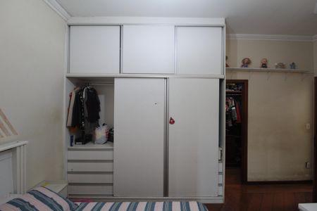 Casa à venda com 210m², 3 quartos e 2 vagasSuíte