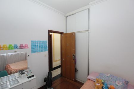 Casa à venda com 210m², 3 quartos e 2 vagasQuarto 2