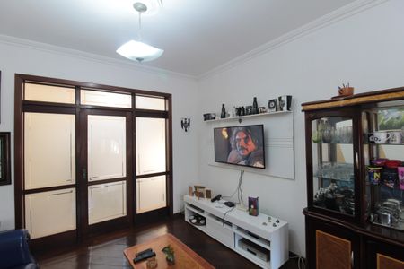 Casa à venda com 210m², 3 quartos e 2 vagasSala