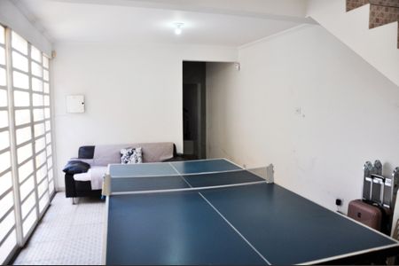 Casa à venda com 311m², 4 quartos e 4 vagas Casa à venda com 311m², 4 quartos e 4 vagasÁrea comum