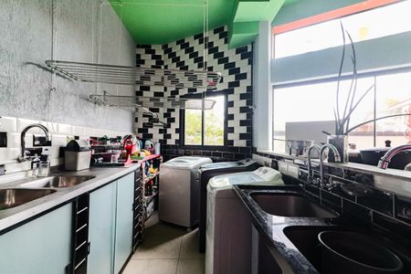 Casa à venda com 480m², 4 quartos e 8 vagas Casa à venda com 480m², 4 quartos e 8 vagasLavanderia