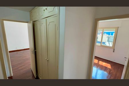 Apartamento para alugar com 96m², 3 quartos e 1 vaga Apartamento para alugar com 96m², 3 quartos e 1 vagaCorredor