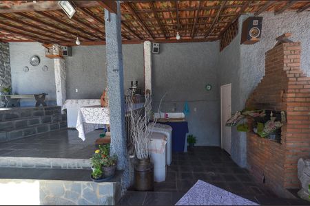 Casa à venda com 313m², 2 quartos e 2 vagas Casa à venda com 313m², 2 quartos e 2 vagasÁrea externa - Churrasqueira