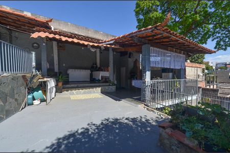 Casa à venda com 313m², 2 quartos e 2 vagas Casa à venda com 313m², 2 quartos e 2 vagasÁrea externa