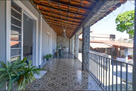 Casa à venda com 313m², 2 quartos e 2 vagas Casa à venda com 313m², 2 quartos e 2 vagasÁrea externa - Varanda