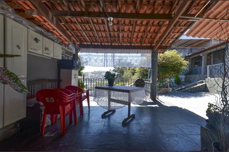 Casa à venda com 313m², 2 quartos e 2 vagas Casa à venda com 313m², 2 quartos e 2 vagasÁrea externa - Churrasqueira