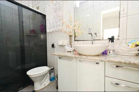 Casa à venda com 313m², 2 quartos e 2 vagas Casa à venda com 313m², 2 quartos e 2 vagasBanheiro