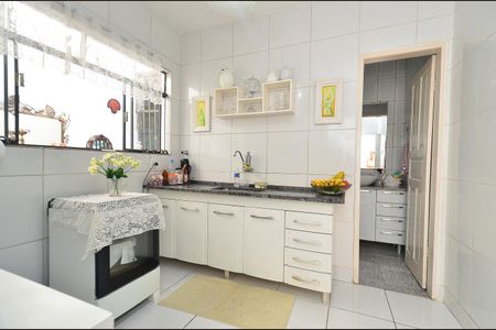 Casa à venda com 313m², 2 quartos e 2 vagas Casa à venda com 313m², 2 quartos e 2 vagasCozinha