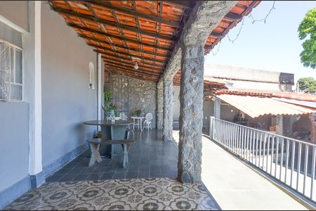 Casa à venda com 313m², 2 quartos e 2 vagas Casa à venda com 313m², 2 quartos e 2 vagasÁrea externa - Varanda