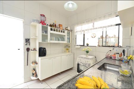 Casa à venda com 313m², 2 quartos e 2 vagas Casa à venda com 313m², 2 quartos e 2 vagasCozinha