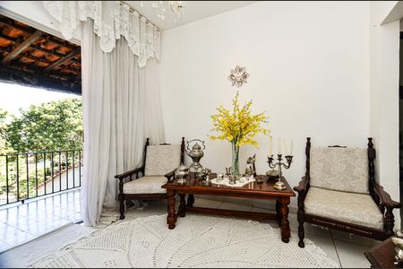 Casa à venda com 313m², 2 quartos e 2 vagas Casa à venda com 313m², 2 quartos e 2 vagasSala de Estar