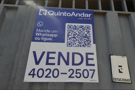 Casa à venda com 313m², 2 quartos e 2 vagas Casa à venda com 313m², 2 quartos e 2 vagasPlaca