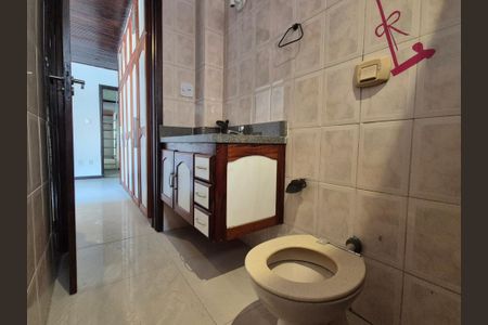 Casa à venda com 200m², 3 quartos e 3 vagas Casa à venda com 200m², 3 quartos e 3 vagasBanheiro da Suíte 1