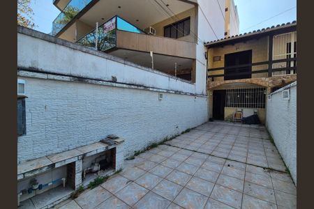 Casa à venda com 200m², 3 quartos e 3 vagas Casa à venda com 200m², 3 quartos e 3 vagasVaranda